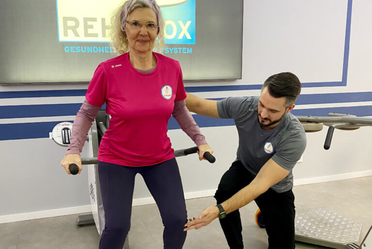 Krankengymnastik am Gerät